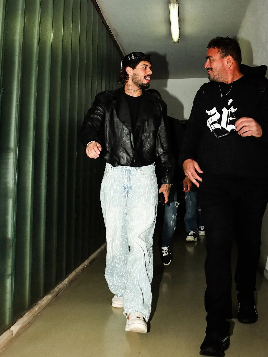Zé Felipe posta álbum de fotos em Portugal e Ana Castela reage (Foto: Redes Sociais)