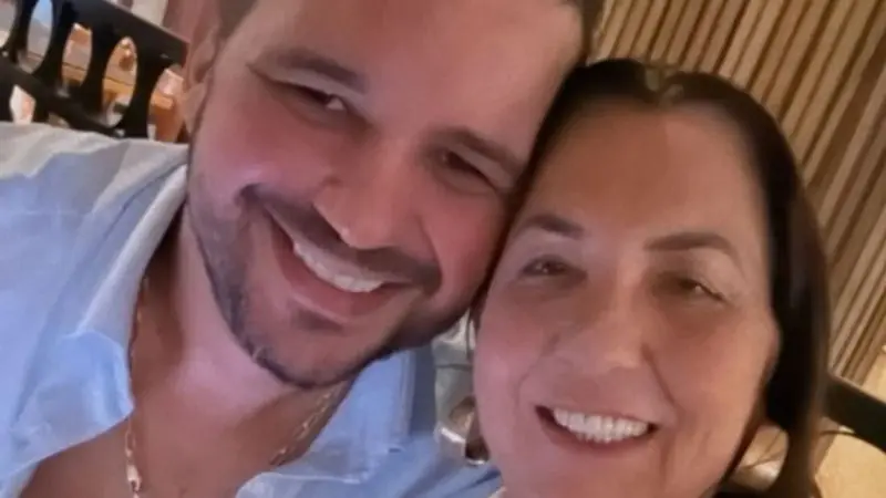 Mãe de Virginia se revolta com post de ex-namorado: ‘Amiga? Sério mesmo’