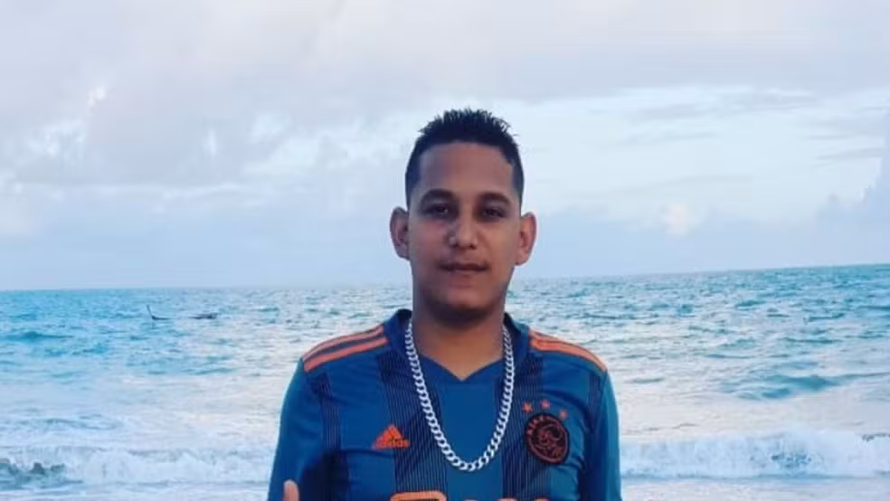 Alex Nunes Viana Bezerra foi morto atropelado no Segundo Jardim de Boa Viagem, no Recife — Foto: Reprodução