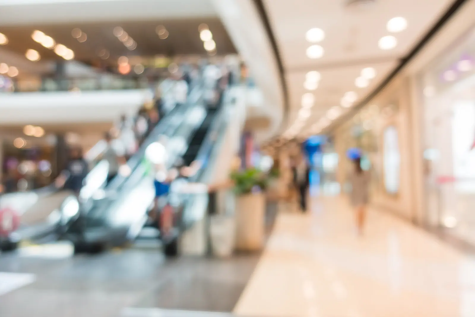 Mulher é agredida em shopping após ser flagrada com marido de amiga (Foto: Freepik)