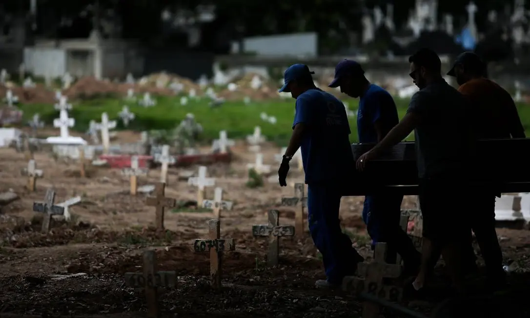 Sepultamento é interrompido após família suspeitar de troca de corpos em cemitério