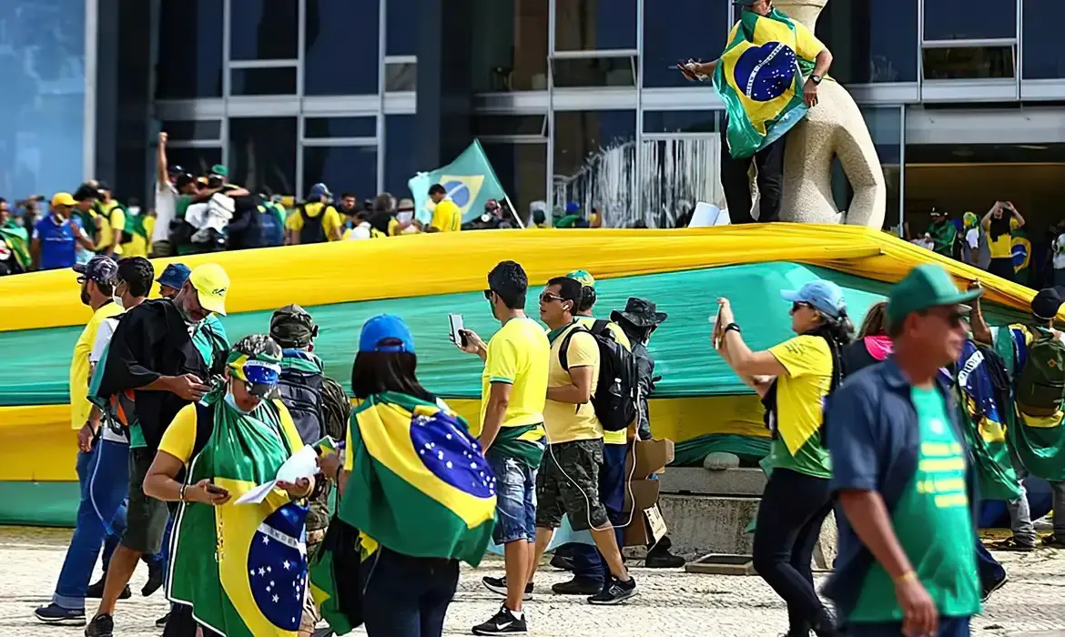 Justiça argentina começa a julgar extradição de brasileiros condenados pelo 8 de janeiro