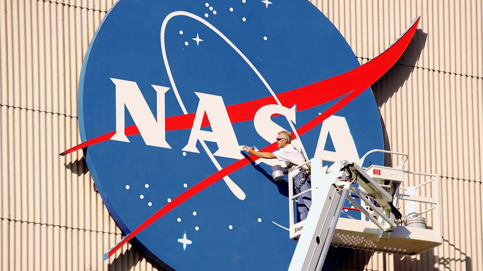 Imagem de satélite da NASA revela gigante ciclone que cobre o Sul do Brasil; veja