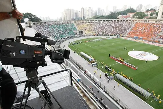 Falha técnica interrompe narração da Globo na final da Copa do Brasil; veja vídeo