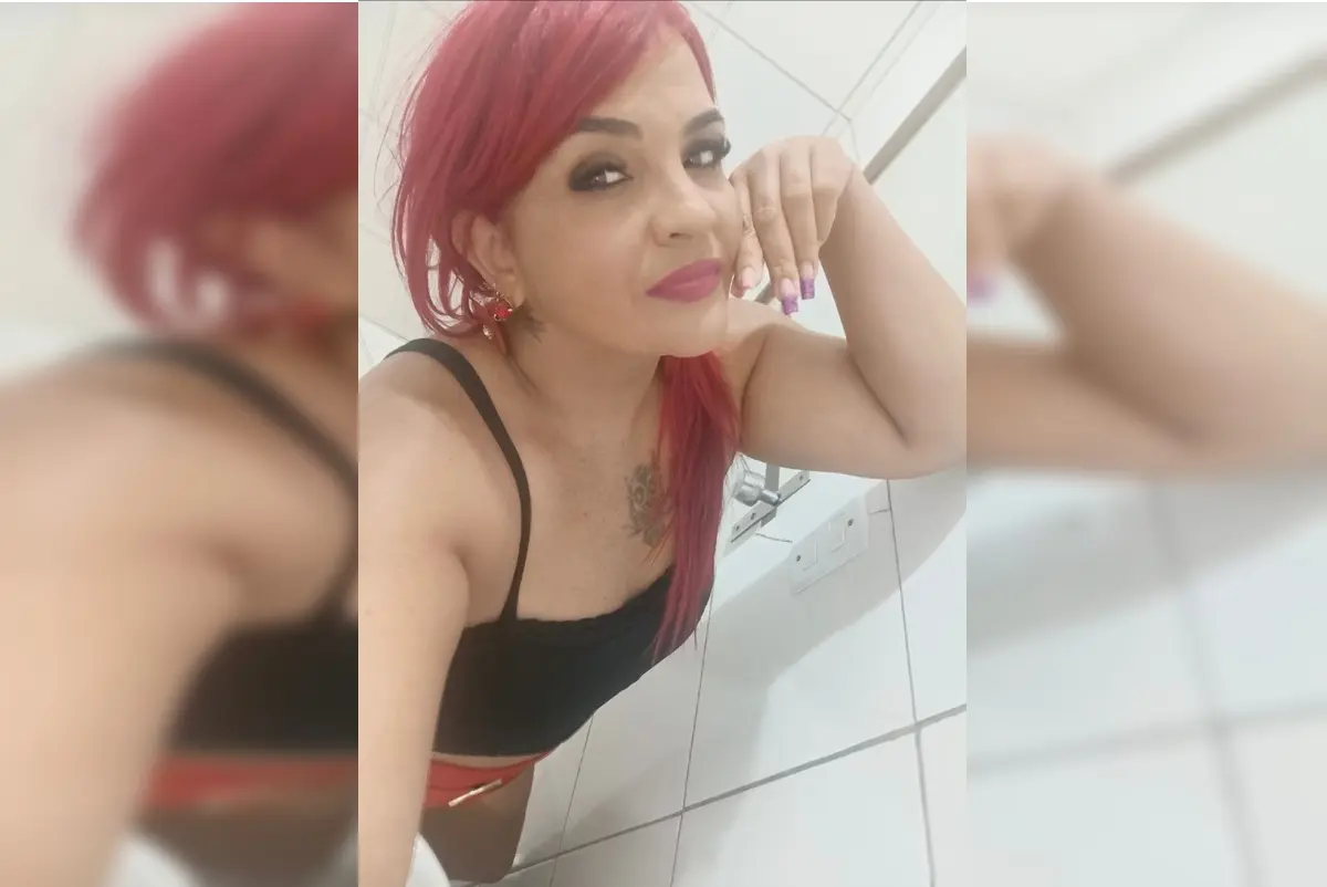 Atirador aparece rindo com cerveja na mão enquanto atira em 'Ruiva da feira' (Foto: Reprodução/Redes sociais)