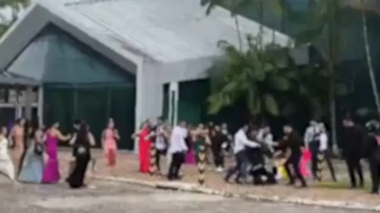 Formatura de medicina termina em briga generalizada; veja vídeo