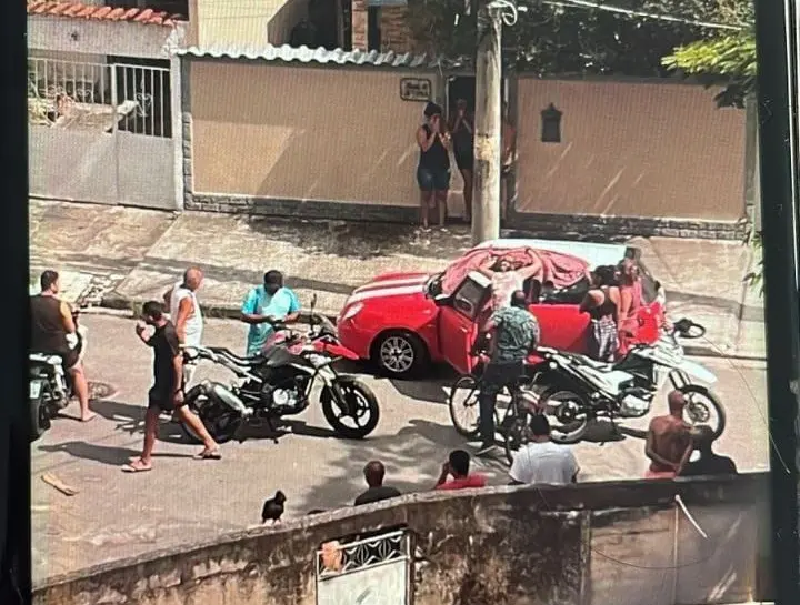 Miliciano é executado com mais de 20 tiros dentro de carro  (Foto: Reprodução/Redes sociais)
