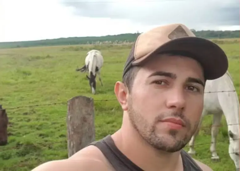 Everton Henrique dos Santos, de 35 anos, foi assassinado dentro de casa em Ponta Grossa após criminosos confundirem o alvo; operação teve prisões no PR e em SC. Foto: Divulgação / Redes sociais.