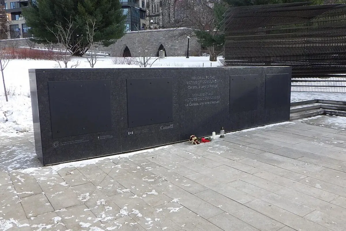 Memorial às Vítimas do Comunismo, em Ottawa, teve projeto alterado após revisão histórica de nomes previstos para homenagem. Foto: Divulgação / Redes sociais.