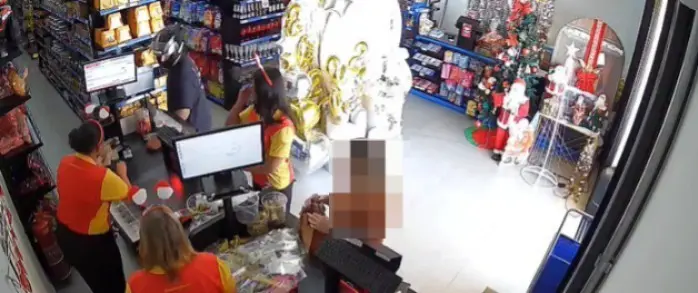 Loja é assaltada pela segunda vez e funcionária reage: 'de novo, moço?' (Foto: Reprodução)