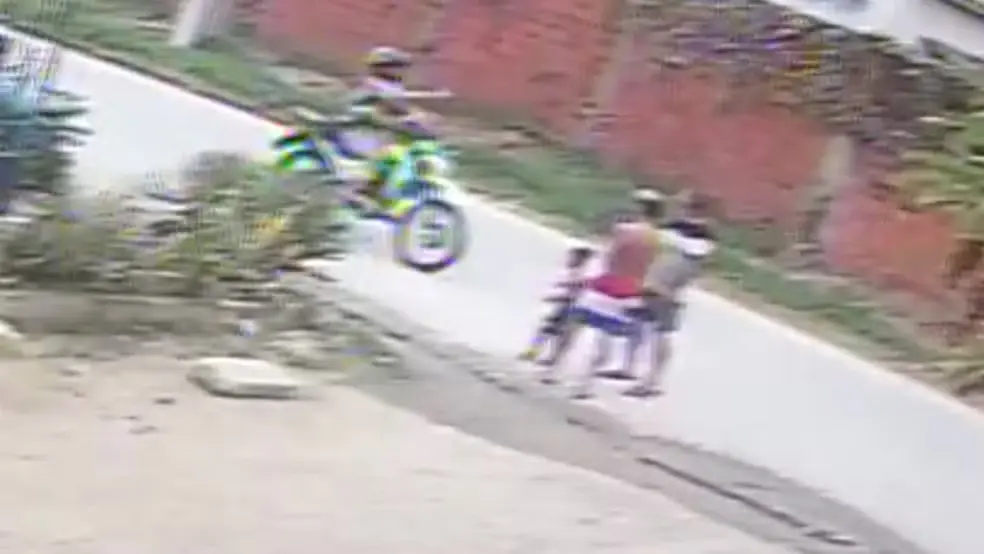 Homem é executado enquanto passeava com criança (Foto: Reprodução)