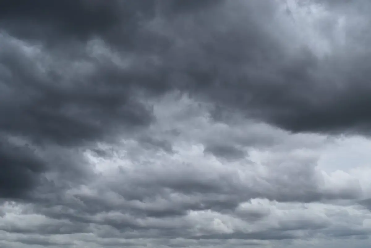 Frio em meio ao verão? Confira a previsão do tempo em SP nesta segunda