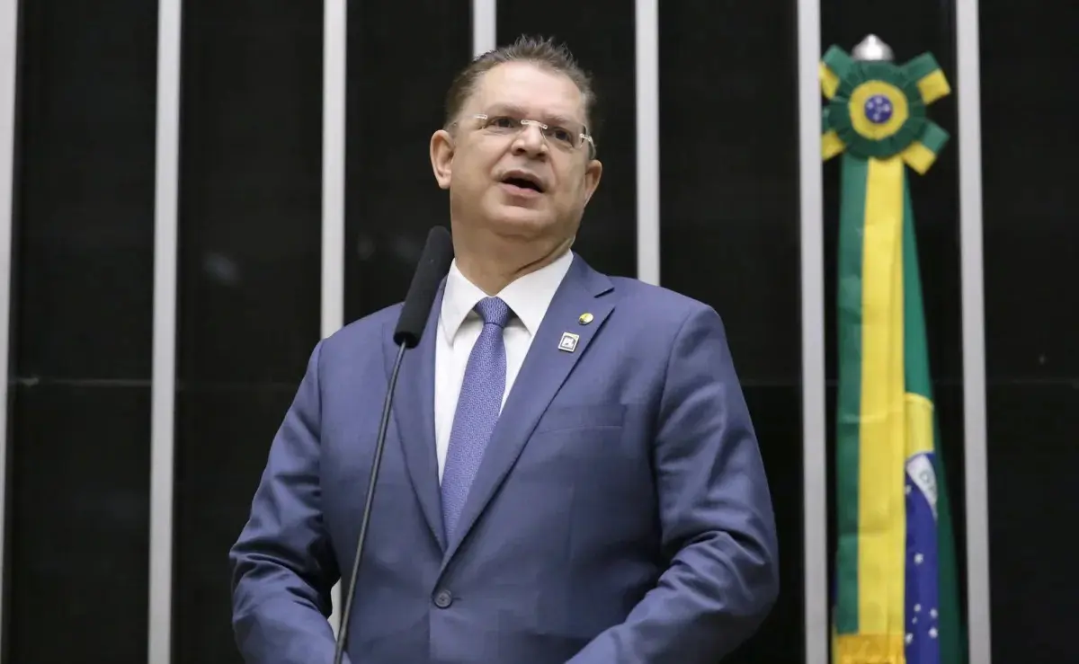 PF apreende cerca de R$ 400 mil na casa de Sóstenes Cavalcante; veja fotos