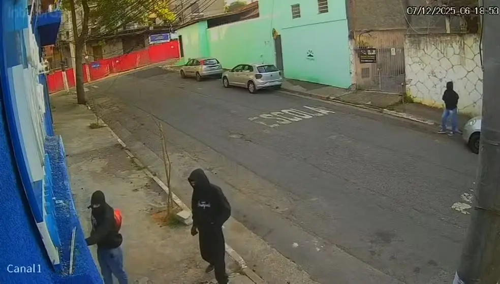Homens roubam arsenal de armas em empresa de segurança (Foto: Reprodução)