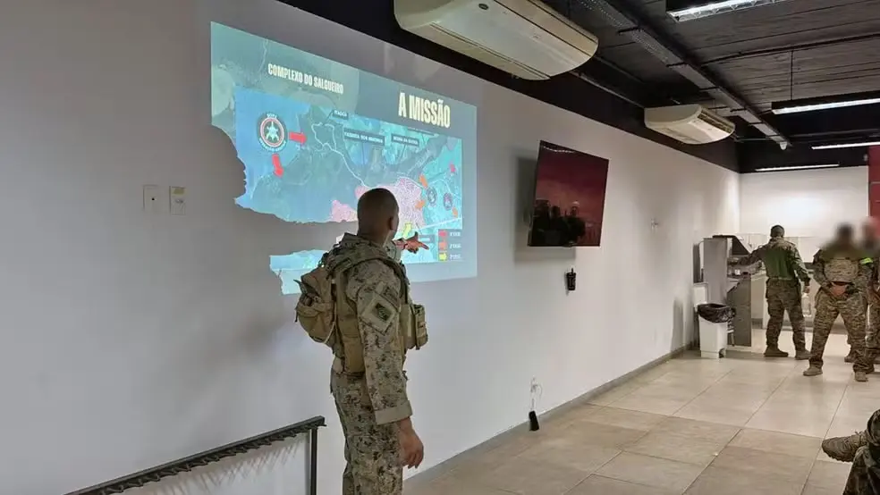 Polícia faz operação no Complexo do Salgueiro para frear expansão do Comando Vermelho