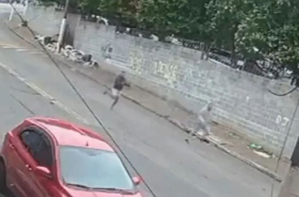Bandido armado persegue e atira em PM em São Paulo — Foto: Reprodução/Redes sociais
