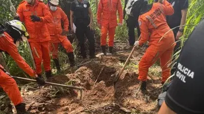 O corpo ainda não foi identificado oficialmente, mas equipes do Departamento de Homicídios e Proteção à Pessoa (DHPP)  - Foto: Reprodução