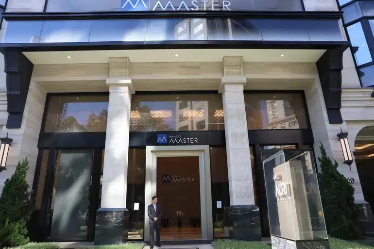 Fachada do Banco Master na rua Elvira Ferraz em Itaim Bibi. Foto: Rovena Rosa/Agência Brasil