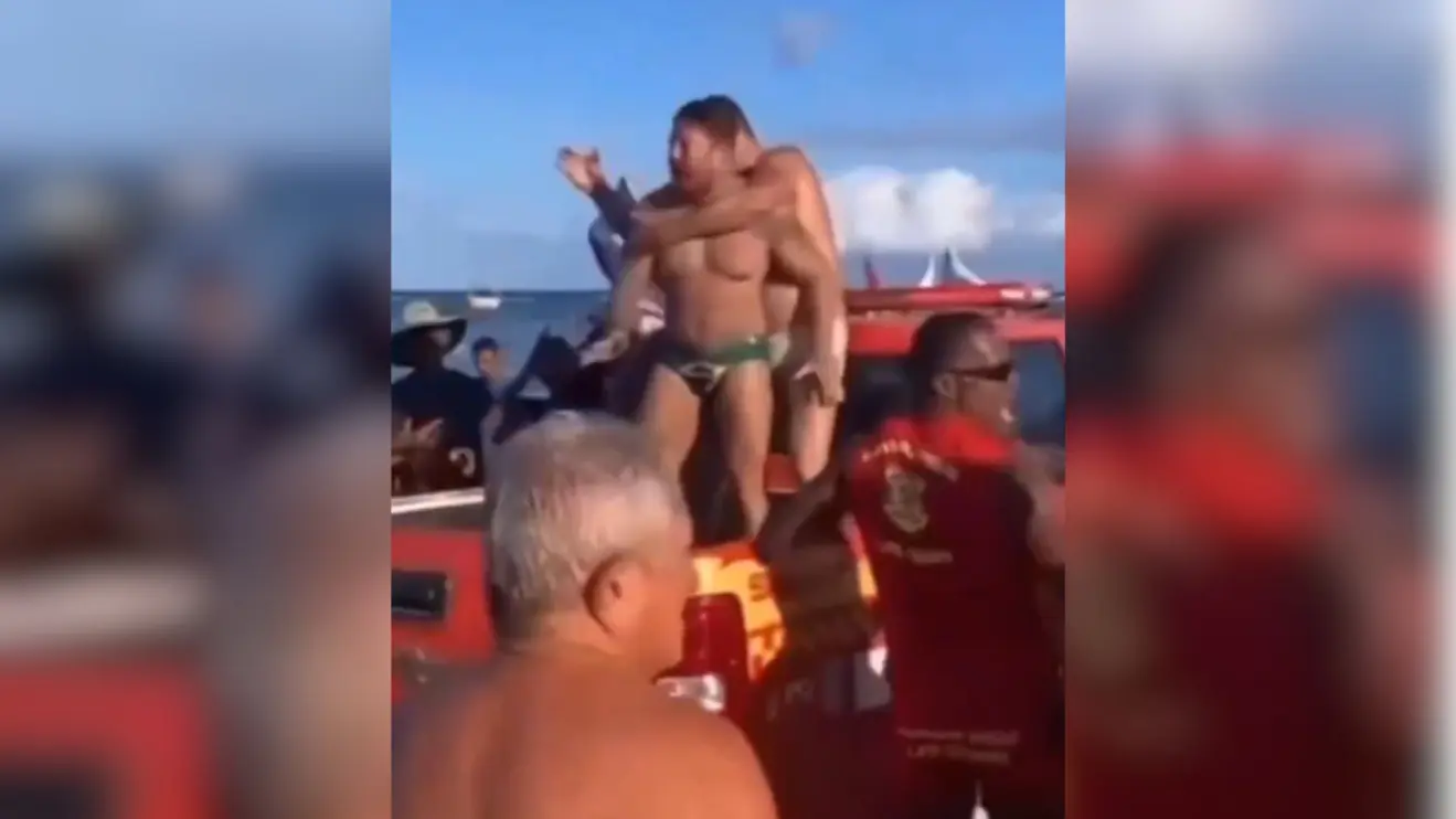 Um vídeo mostra alguns momentos da confusão e o estado de Jhonny. É possível ver que o homem está com o olho machucado e o rosto ensaguentado por conta das agressões Foto: Reprodução/Redes Sociais