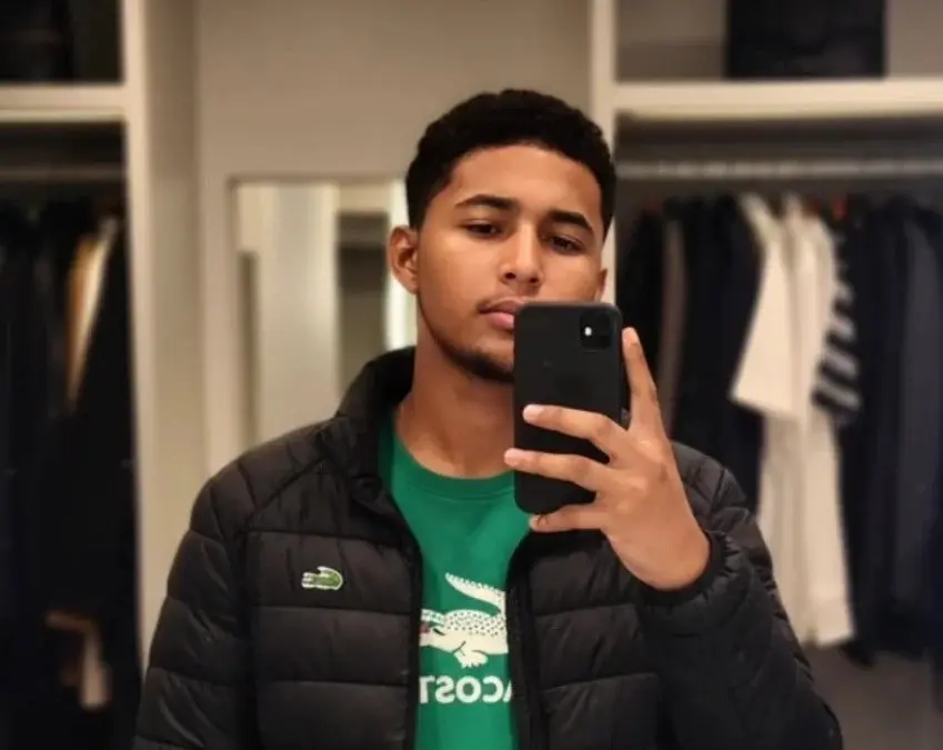 Influenciador de 18 anos é morto a golpes de canivete por namorada