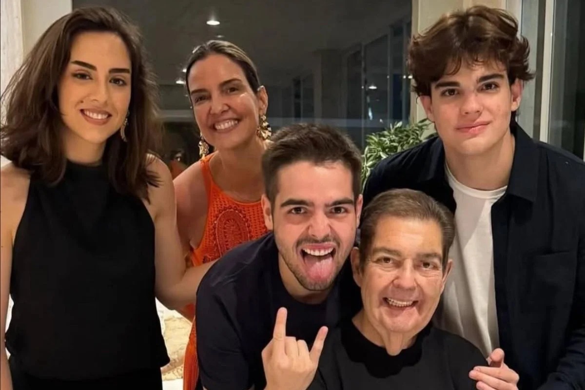 Faustão aparece em clique raro durante Natal com a família; veja foto