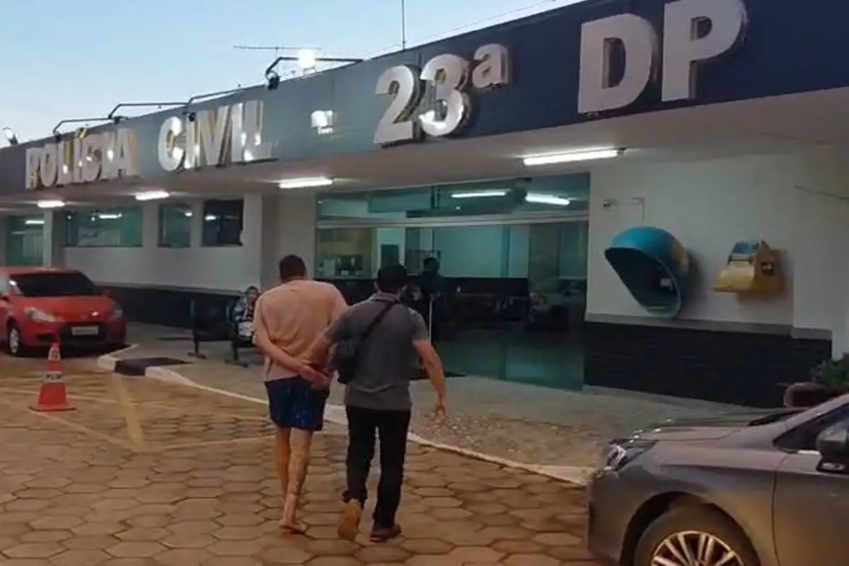 Mulher pula de carro em movimento após ser agredida com retrovisor e alicate de unha (Foto: Divulgação/PM)