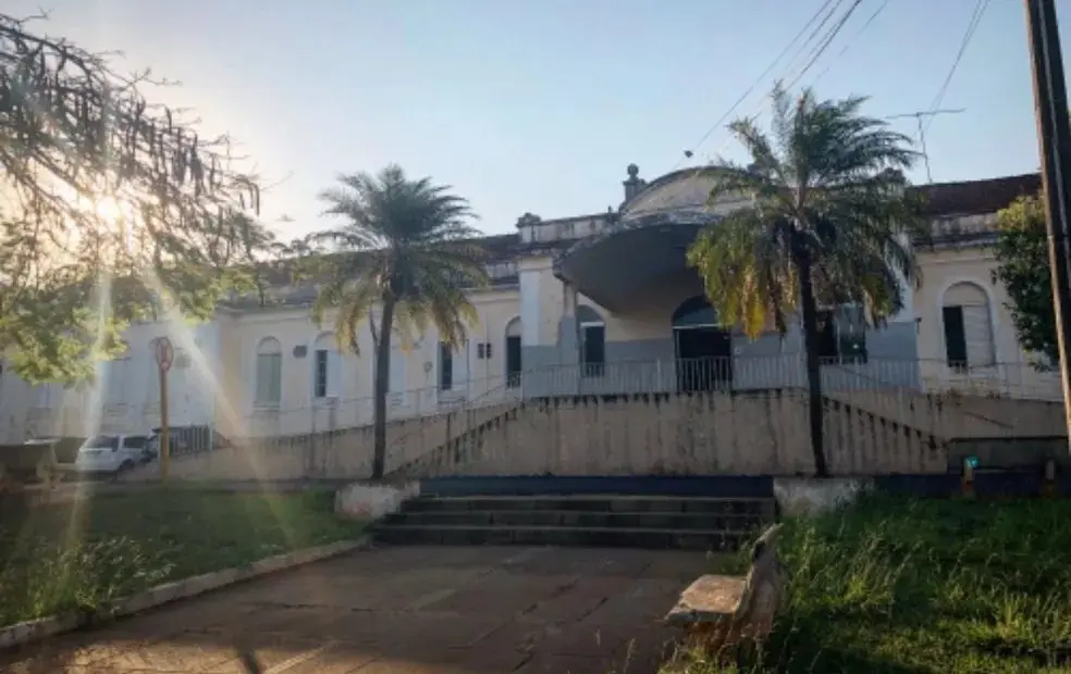 Mulher foi esfaqueada enquanto dormia com os filhos (Foto: Prefeitura de Bariri)