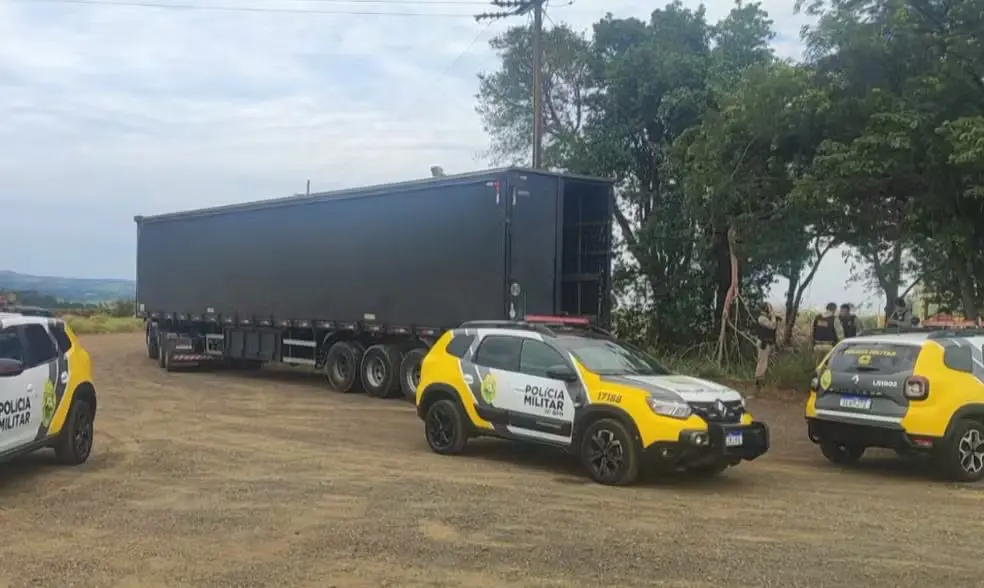 Caminhoneiro foi feito refém durante roubo de carga de panetone (Foto: Reprodução)