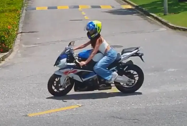 Juliette sofreu queda enquanto andava de moto (Foto: Reprodução)