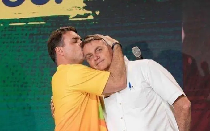 Flávio e Michelle vão visitar Bolsonaro (Foto: Reprodução / Redes Sociais)