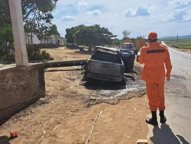 Motociclista morre após colisão com carro (Foto: Reprodução)