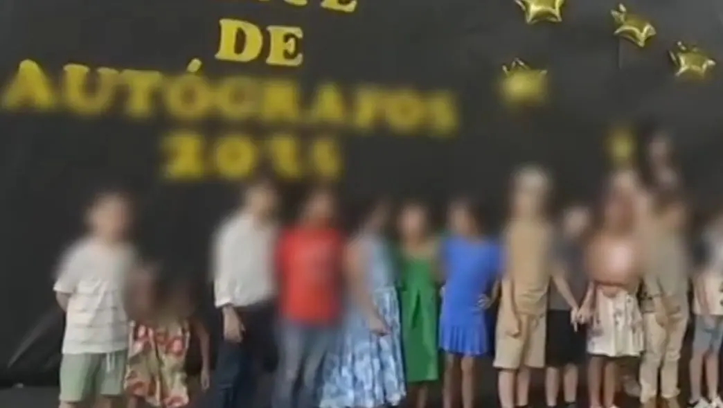 Crianças foram atingidas por bomba em escola (Foto: Reprodução)