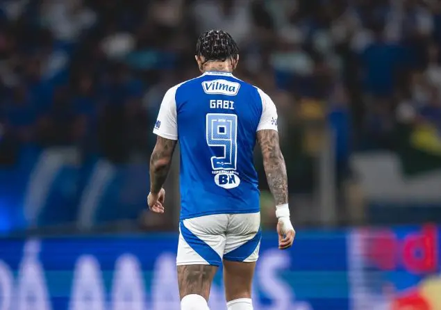 Homenagem a Gabigol sofre pichação no CT (Foto: Reprodução / Redes Sociais)