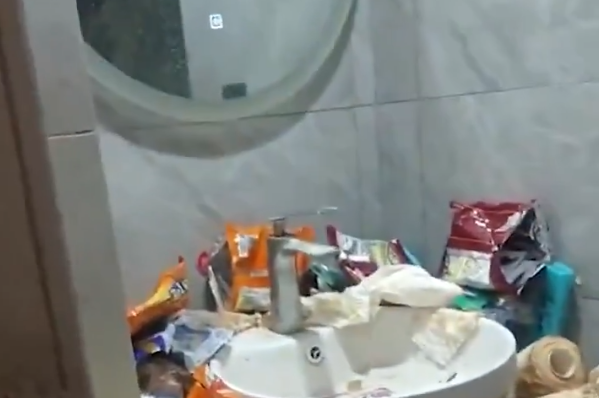 Jovem ficou dois anos sem sair do quarto (Foto: Reprodução)