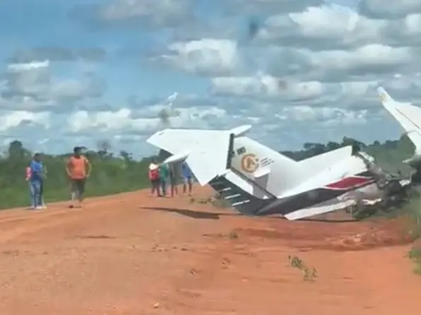 Avião pegou fogo e explodiu após pane (Foto: Reprodução / Redes Sociais)