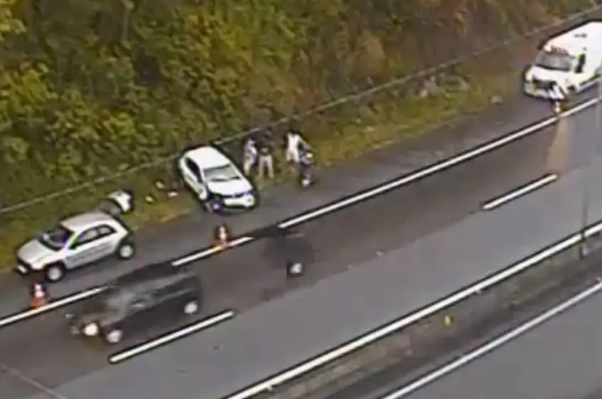 Quatro pessoas foram atropeladas por carro que derrapou (Foto: Reprodução)