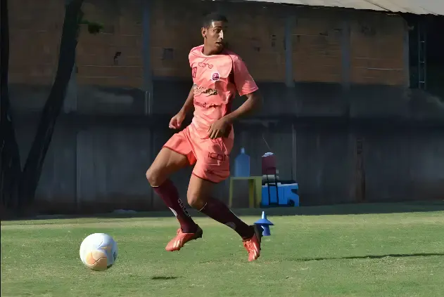 Ex-jogador de futebol é morto a tiros no portão de casa (Foto: Redes Sociais)