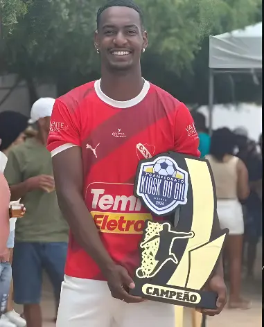 Jogador de futebol morre em grave acidente de moto (Foto: Redes Sociais)