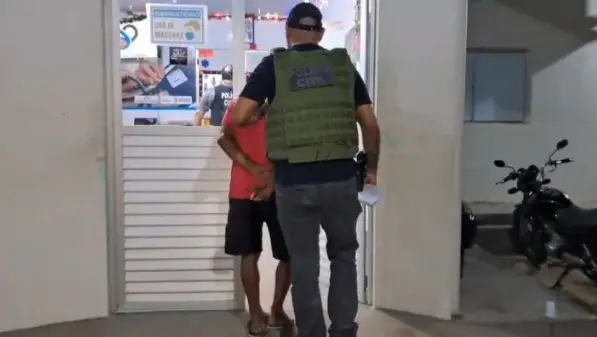Homem preso por maus-tratos (Foto: Divulgação/PC-AM)
