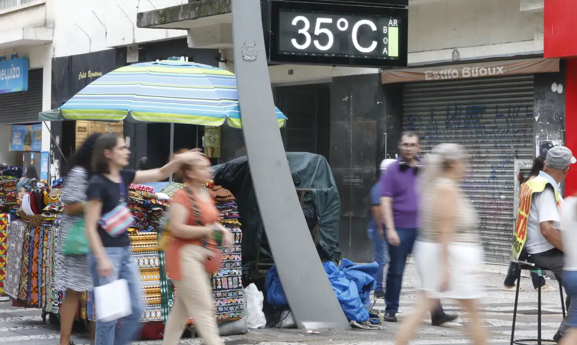 Altas temperaturas em todo Brasil (Foto: Paulo Pinto/Agência Brasil)