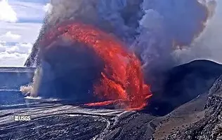 Lava atinge câmera do USGS e derruba equipamento que monitorava o vulcão Kilauea no Havaí; atividade aumentou repentinamente neste sábado (6). Foto: Reprodução.