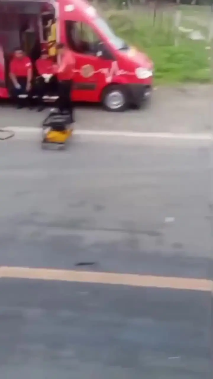 Acidente matou sete criminosos que tentavam sequestrar motorista na rodovia Balzar–El Empalme, no Equador. Foto: Divulgação: X.