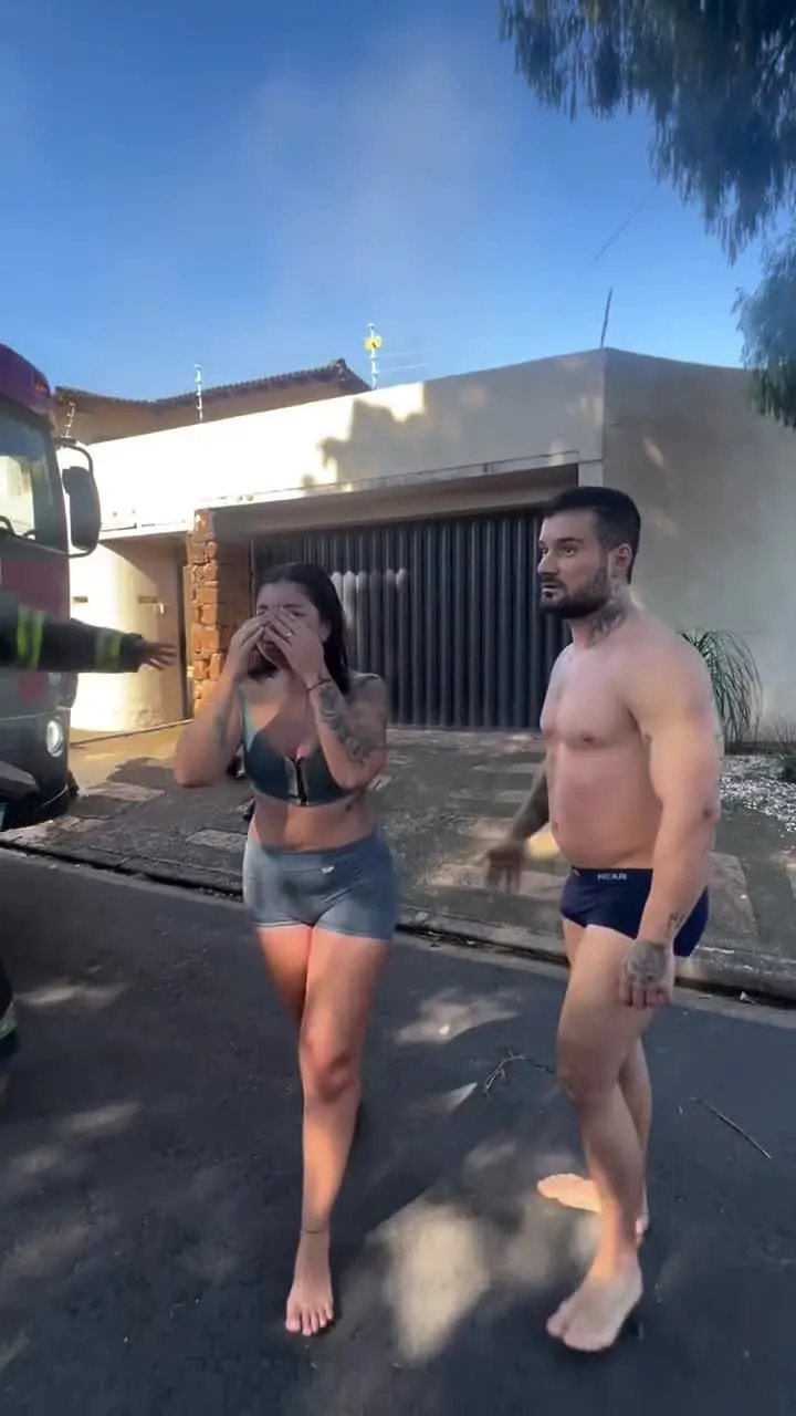 Casa ficou destruída após incêndio em Piracicaba; lutador e esposa conseguiram escapar pulando do segundo andar. Foto: Reprodução.