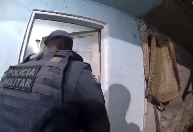 Momento da explosão foi registrado pela câmera corporal de um dos policiais durante a ocorrência na zona Norte de SP. Foto: Reprodução.