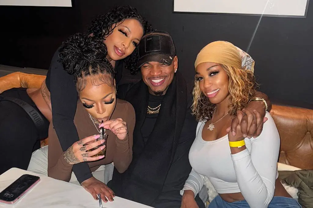 Ne-Yo aparece ao lado das namoradas Arielle, Cristina e Moneii em registro nas redes sociais Foto: Divulgação / Redes sociais.
