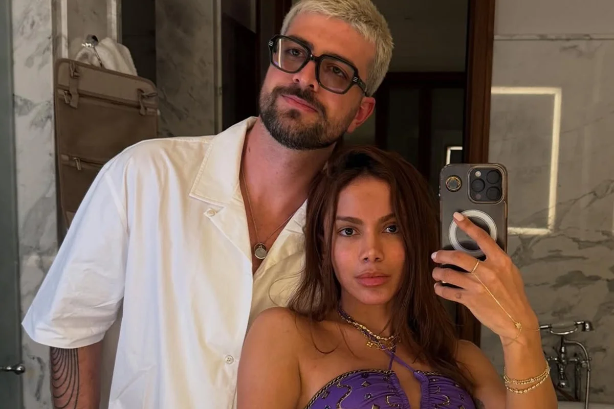 Anitta revelou que terminou o namoro por não conseguir conciliar a rotina intensa de trabalho com a vida pessoal. Foto: Reprodução/Redes Sociais.