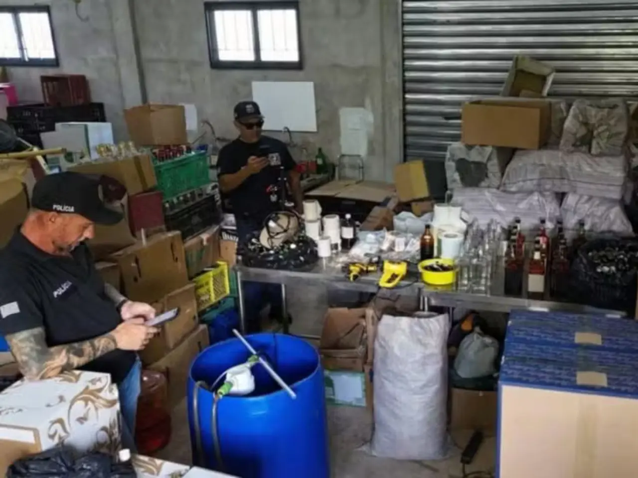 Casal é preso em fábrica clandestina de bebidas; eles estavam com R$ 72 mil