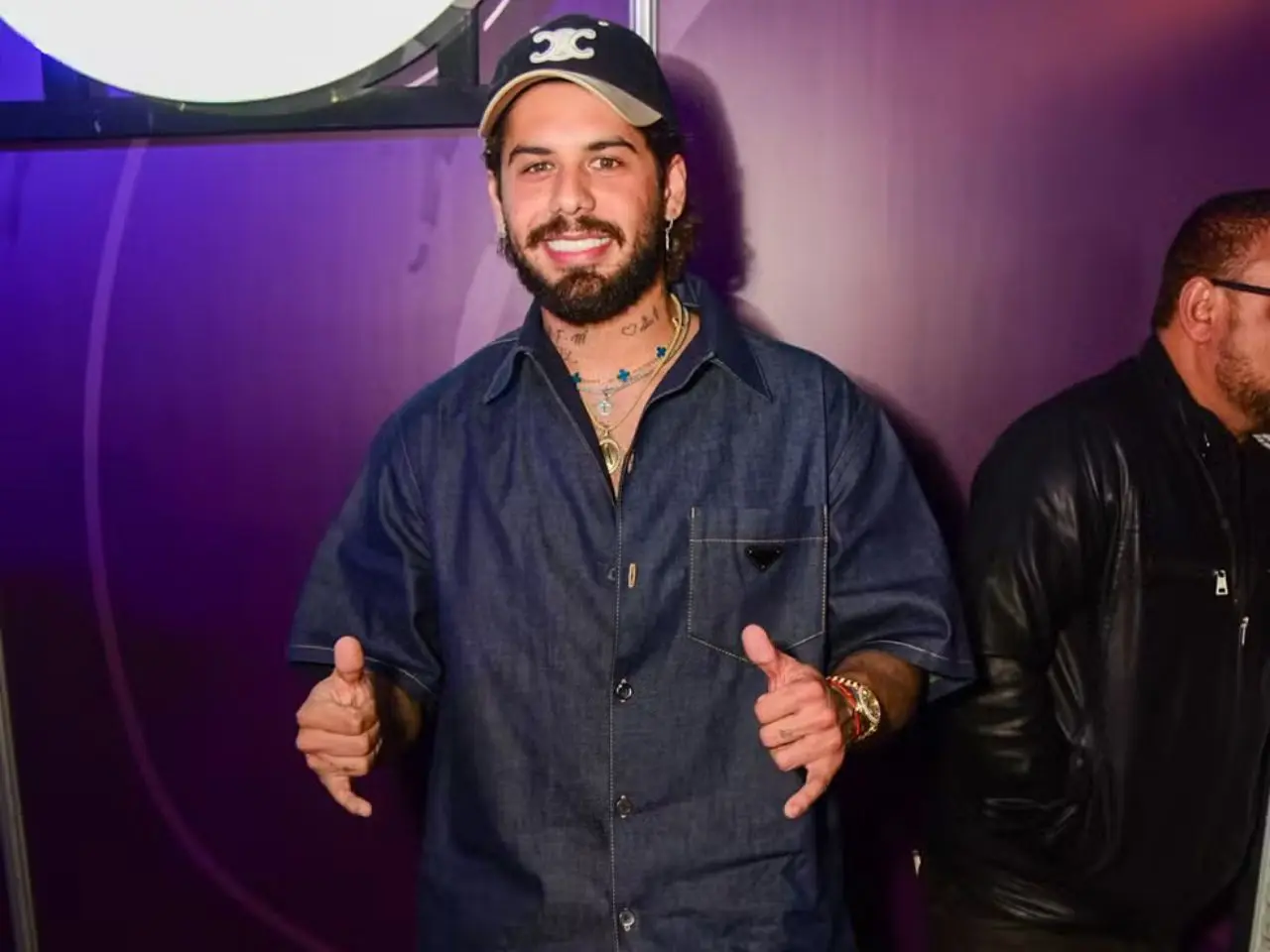 Revoltados com Zé Felipe durante show, fãs clamam por Virginia; vídeo