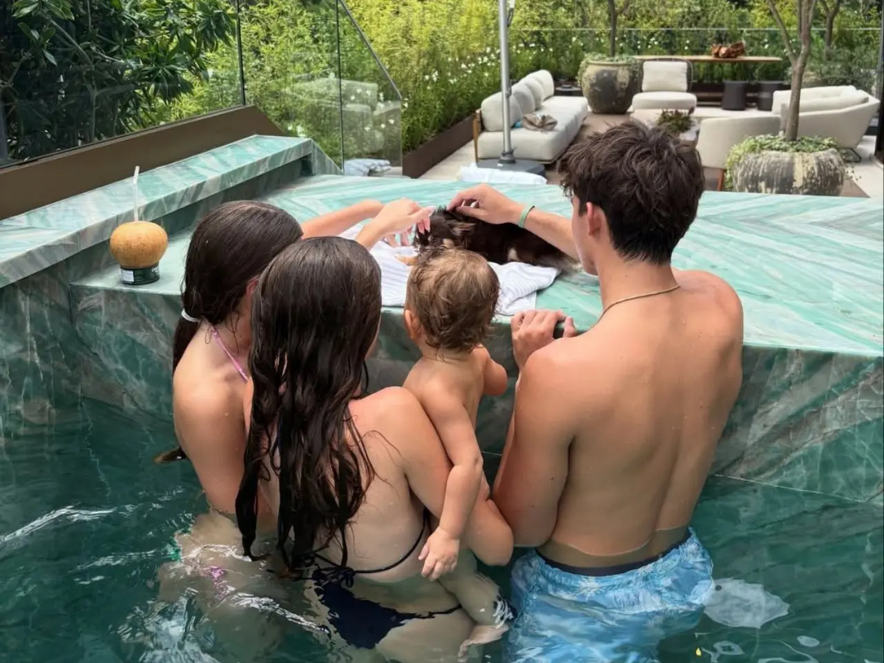 Gisele Bündchen surge nas redes em momentos raros com o caçula; veja