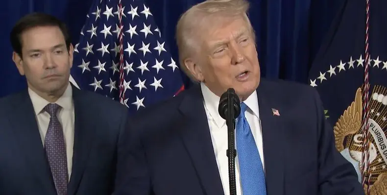 Donald Trump afirmou que Delcy Rodríguez pode sofrer punições severas caso não coopere com os Estados Unidos após a captura de Nicolás Maduro. Foto: Reprodução.